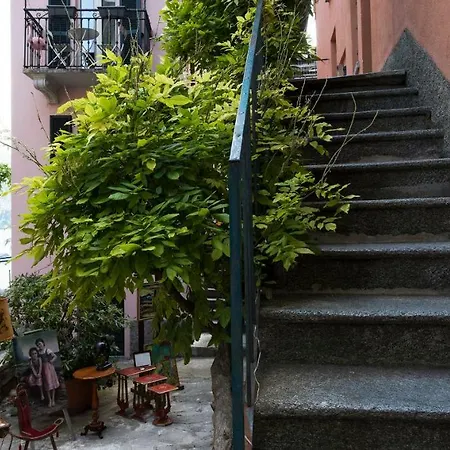 Altido Elegant 1br Apart On The Coast Of Lake Como Appartement Carate Urio