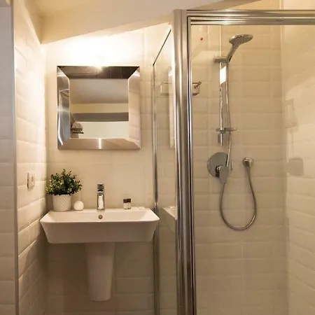 Altido Elegant 1br Apart On The Coast Of Lake Como Carate Urio
